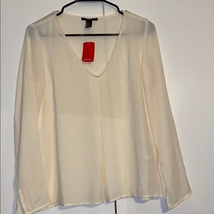 It’s a silk cream blouse Never Worn💫